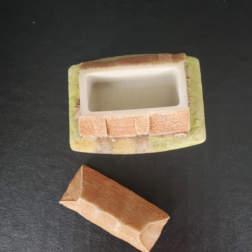 The‎ Village Collection Trinket Box UK Brown Farm Barn W/ Removable Roof Lid